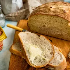 Jak upiec wiejski chleb na zakwasie godny smakosza? To sekret!