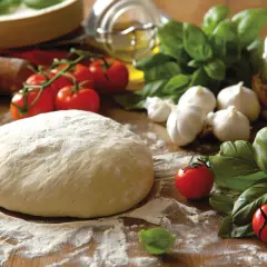 Jak zrobić prawdziwą włoską pizzę? Sprawdzony przepis krok po kroku