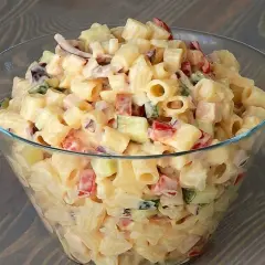 Jak zrobić pyszną sałatkę makaronową wege, która tak zachwyca?