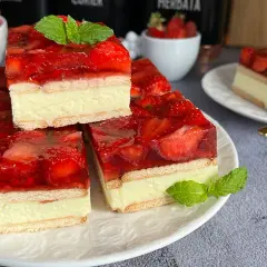 Sernik na herbatnikach z galaretką lub budyniem bez pieczenia - przepis