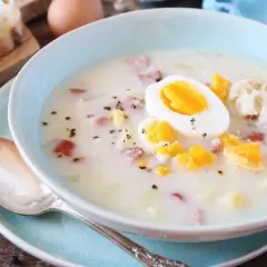 Żurek z zakwasu chlebowego to smak polskich świąt na Twoim stole!