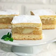 Oto tajniki perfekcyjnego ciasta na półkruchą szarlotkę jak u babci!