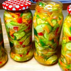 Ogórki kanapkowe w przyprawie gyros - przepis na przekąskę