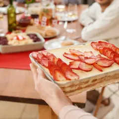 Orzeźwiające tiramisu truskawkowe bez jajek na upalne dni sezonu