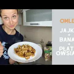 Omlet z bananem i płatkami owsianymi jest sposobem na śniadanie?
