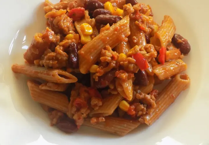 Chili con Carne z makaronem: Tradycyjne danie z twistem
