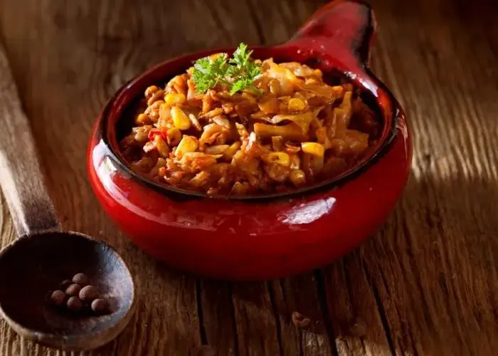 Bigos z kiszonej kapusty z kiełbasą i boczkiem na każdą okazję?