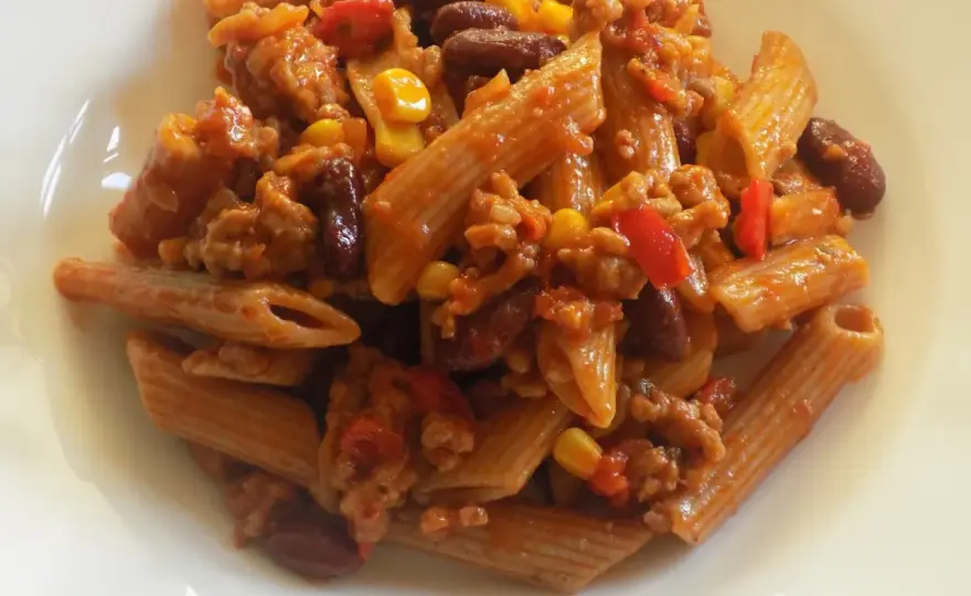 Chili con Carne z makaronem: Tradycyjne danie z twistem