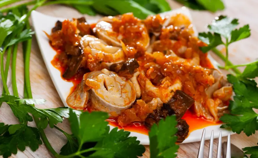Kaszubskie śledzie z ze śliwką to must-try! Ujawniamy przepis!