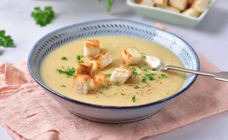 Niezwykły duet smaków w kremie z białych warzyw i gruszki na obiad