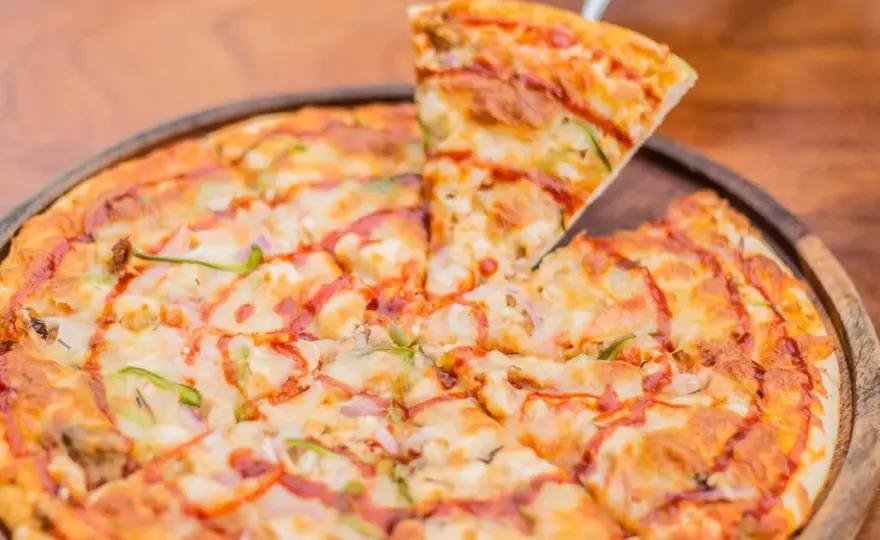 Co czyni pizzę włoską tak wyjątkową i pyszną? To nasz przewodnik