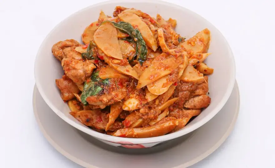 Zanurz się w smaku Tajlandii z kurczakiem w zielonym curry na obiad