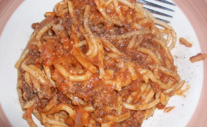 Spaghetti z chili i czosnkiem – prosty przepis na smakowite danie