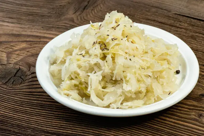 Miękka kapusta kiszona co zrobić? Skuteczne sposoby na poprawę smaku
