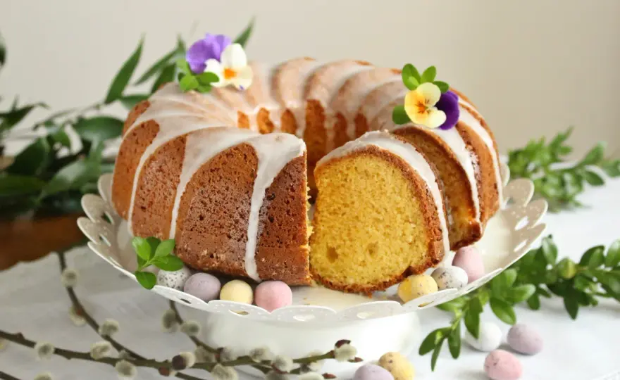 Babka z 6 żółtek: Jak zrobić wyjątkowo miękkie ciasto?