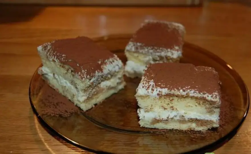 Imprezowe tiramisu na biszkopcie - przepis na dużą blachę dla gości