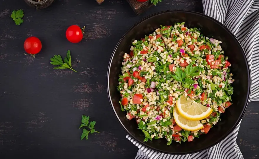 Ile gotować kaszę bulgur w torebce, aby była idealnie miękka?