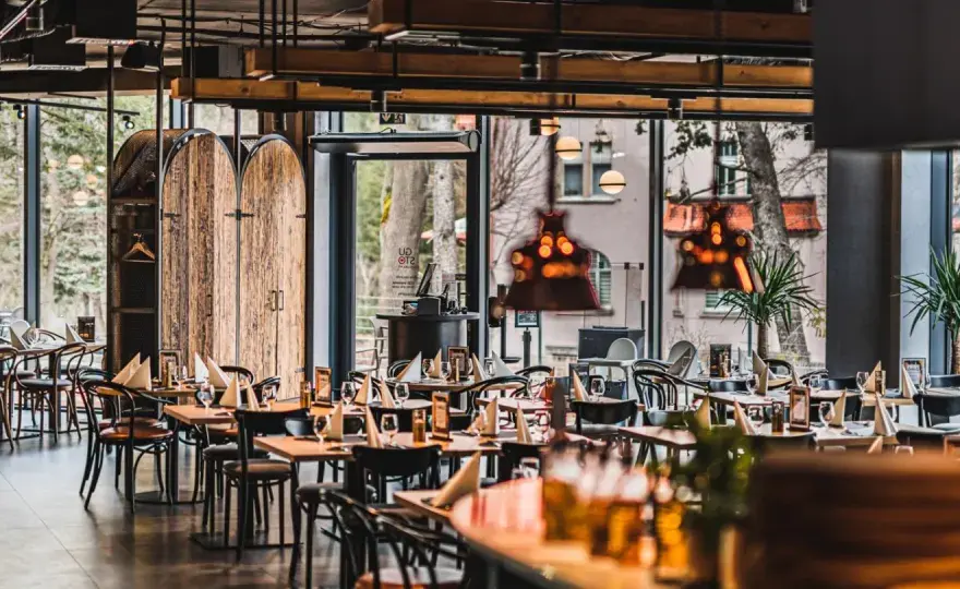Jak wypełnić martwe godziny w restauracji?